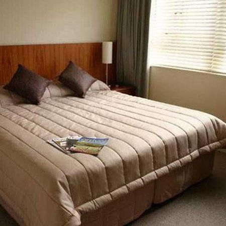 The Poplars Apartment Hotel Крайстчърч Екстериор снимка
