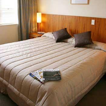 The Poplars Apartment Hotel Крайстчърч Екстериор снимка
