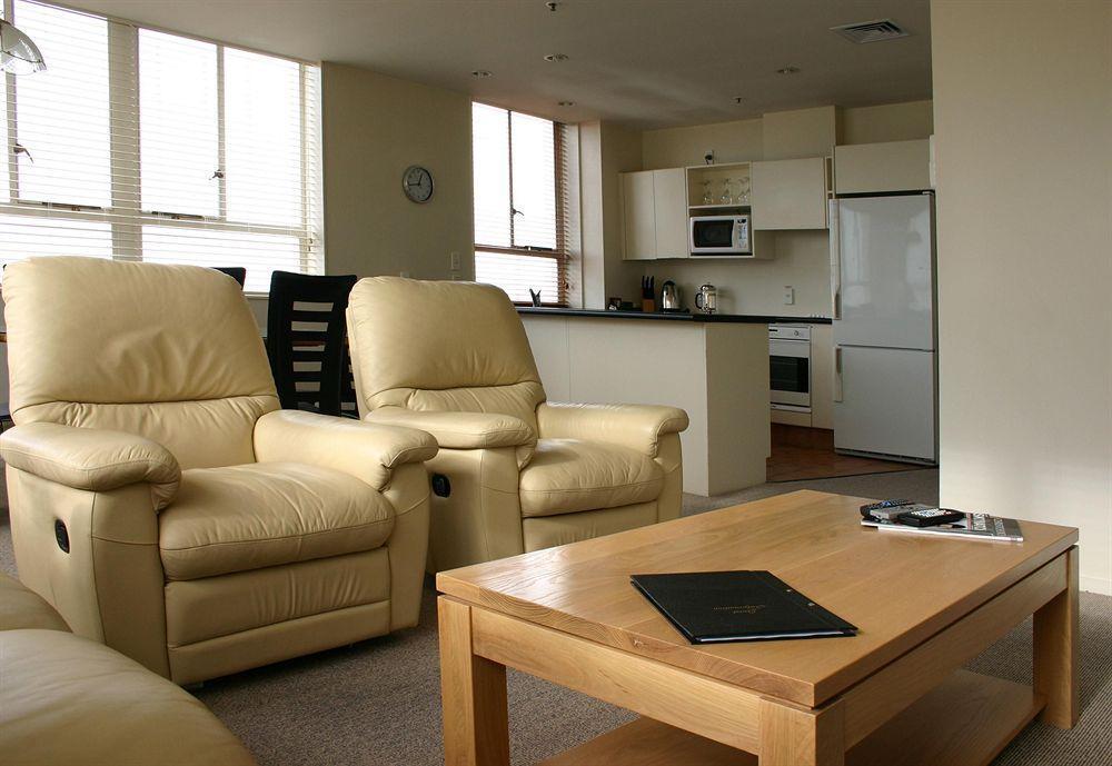 The Poplars Apartment Hotel Крайстчърч Екстериор снимка